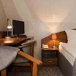 호텔 Hotel Walcerek 3*
